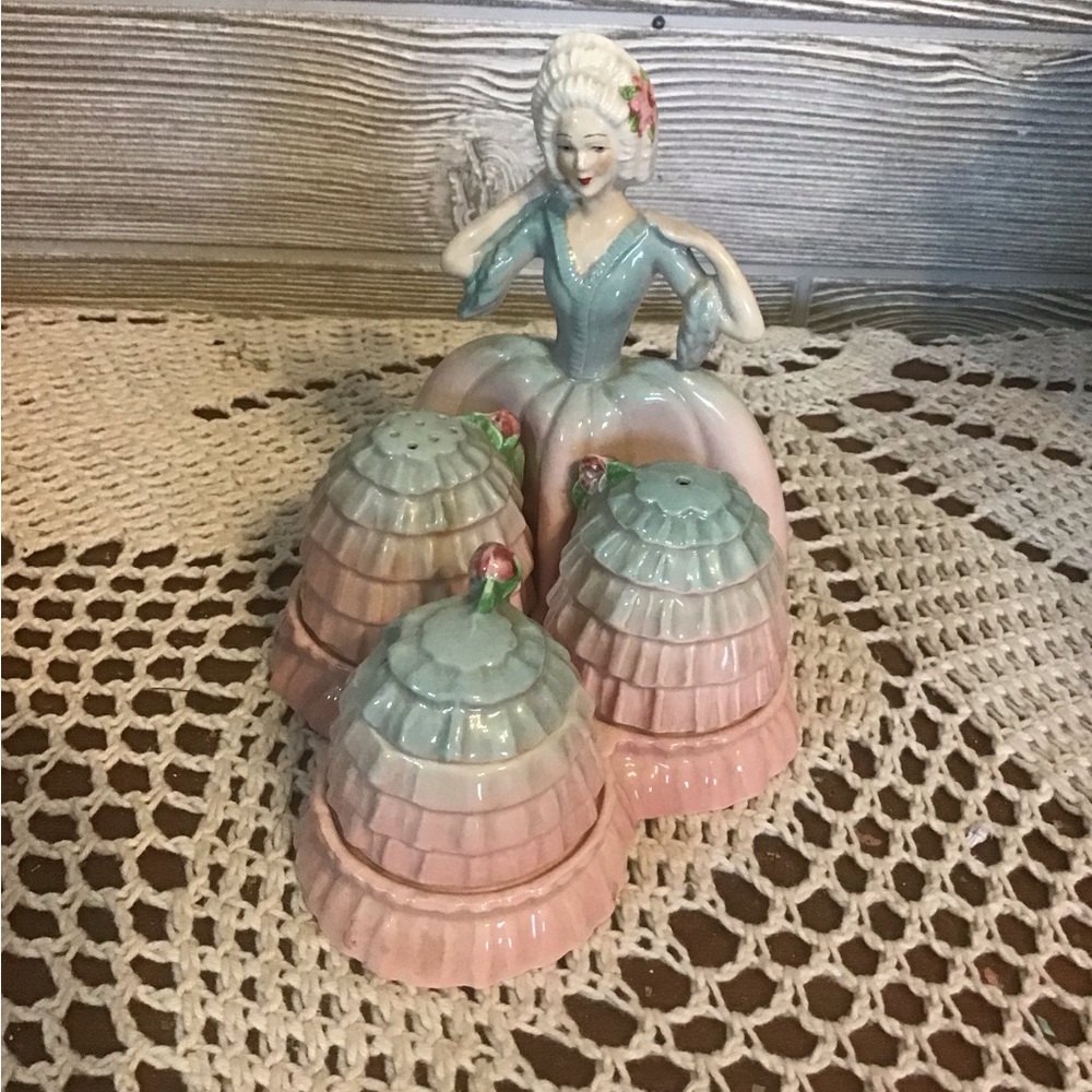 Stunning Carlton Ware Crinoline Lady Cruet set
